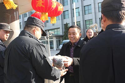 領(lǐng)導春節(jié)慰問保安隊員